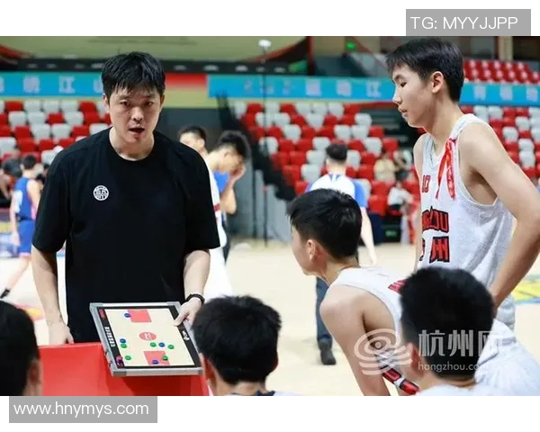 杭州篮球队以84分稳居锦标赛积分榜首位展现强劲实力 杭州篮球队以84分稳居锦标赛积分榜首位展现强劲实力