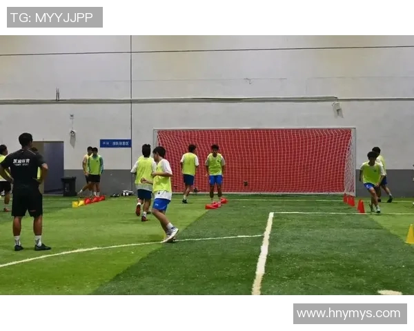 苹果壁纸男生足球明星的魅力与风采展现青春活力与梦想追逐